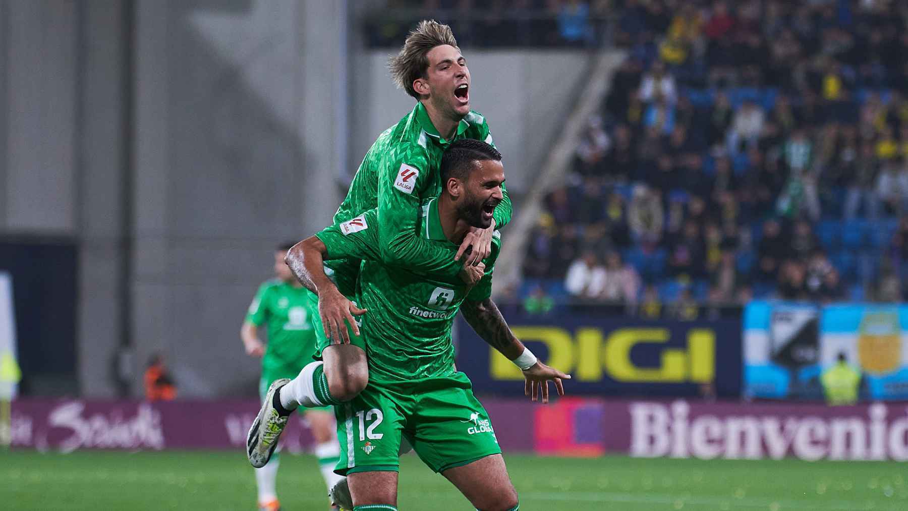 Willian José y Juan Miranda en el Cádiz CF - Real Betis | Salvador López Medina para El MIRA