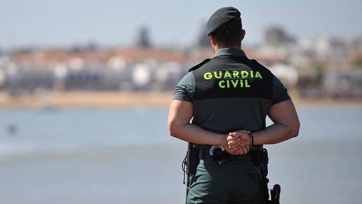 Un agente de la Guardia Civil en Barbarte