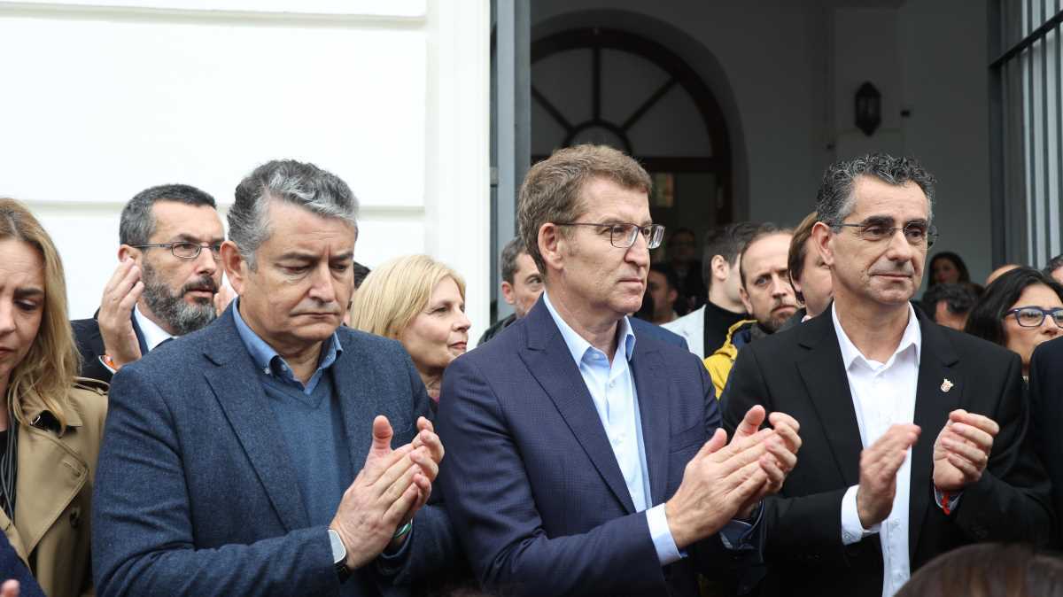 Antonio Sanz, Alberto Núñez Feijóo y Miguel Molina en Barbate | Cristo García