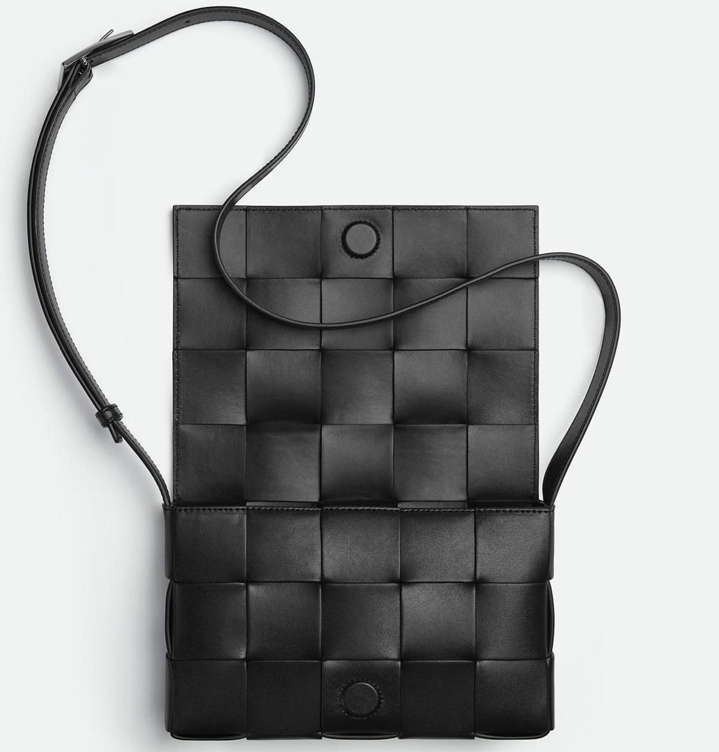 Bolso acolchado modelo Cassette de Bottega Venetta