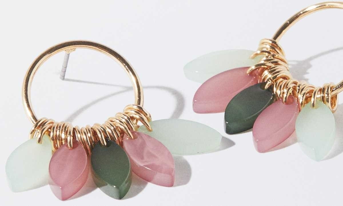 Pendientes dorados con resina de Parfois