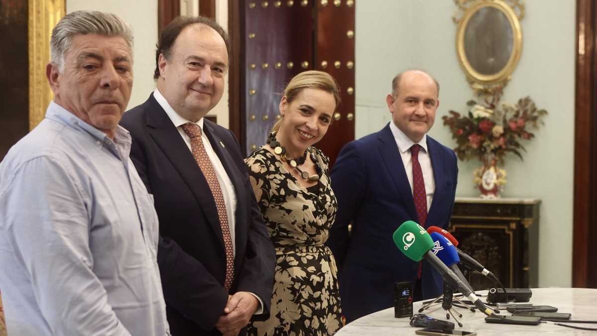 La presidenta y el rector de la UCA atienden a los medios de comunicación