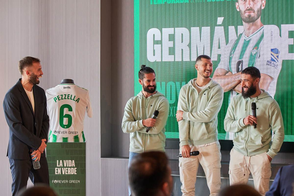 Isco, Guido y Fekir en la renovación de Germán Pezzella con el Real Betis | Salvador López Medina para El MIRA