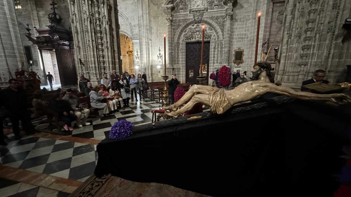 Besapiés del Santo Crucifijo de la Salud | Cristo García