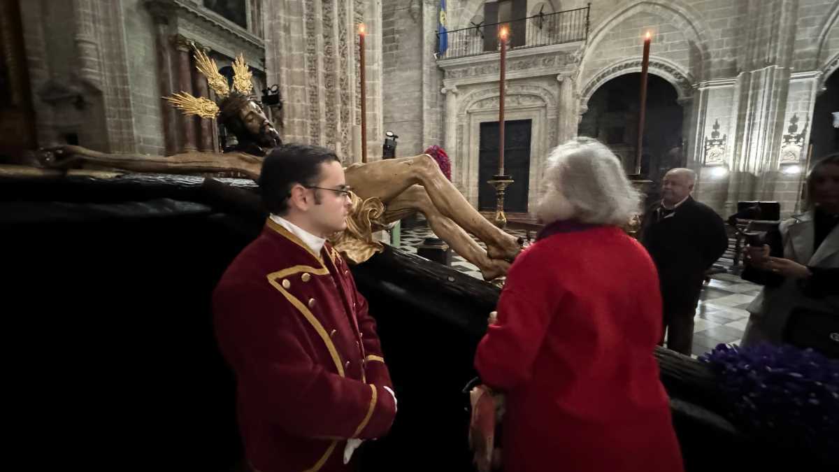 Besapiés del Santo Crucifijo de la Salud | Cristo García