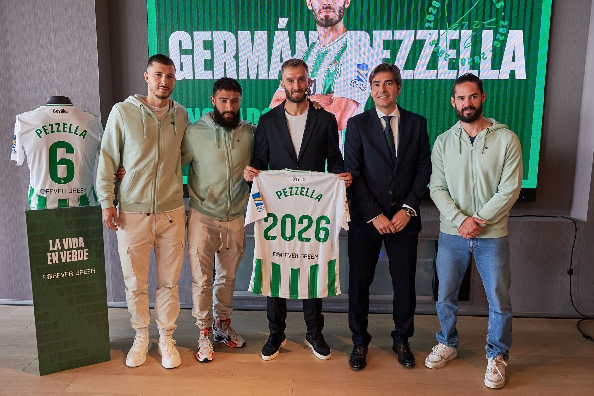 Isco, Guido y Fekir en la renovación de Germán Pezzella con el Real Betis | Salvador López Medina para El MIRA