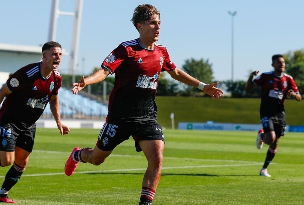 José de la Rosa celebra un gol con la elástica del Recreativo de Huelva
