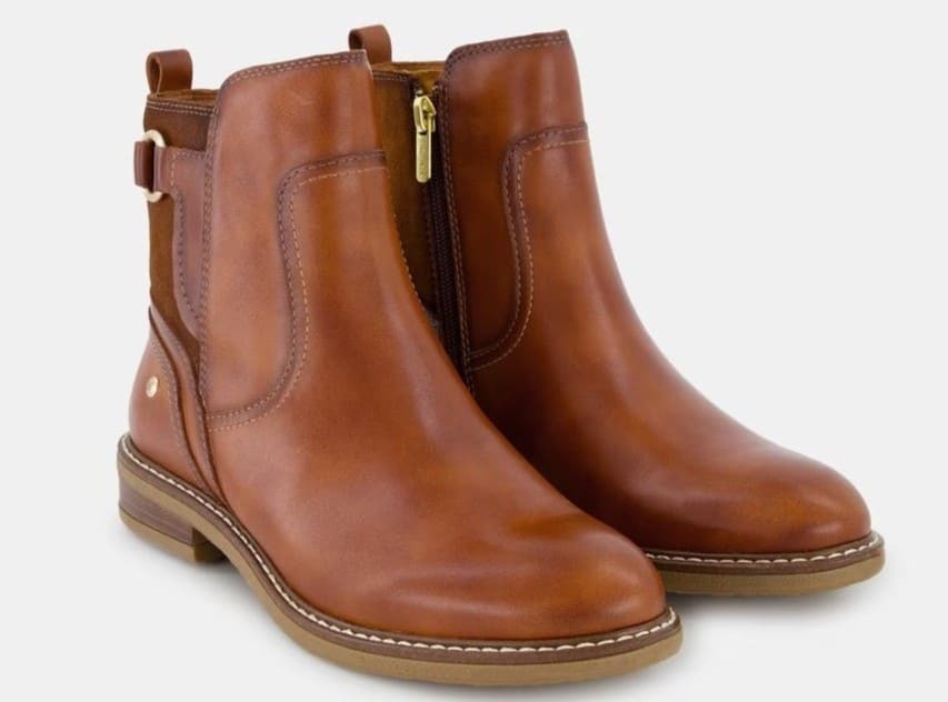 Botines Aldaya en piel con detalle de pespuntes