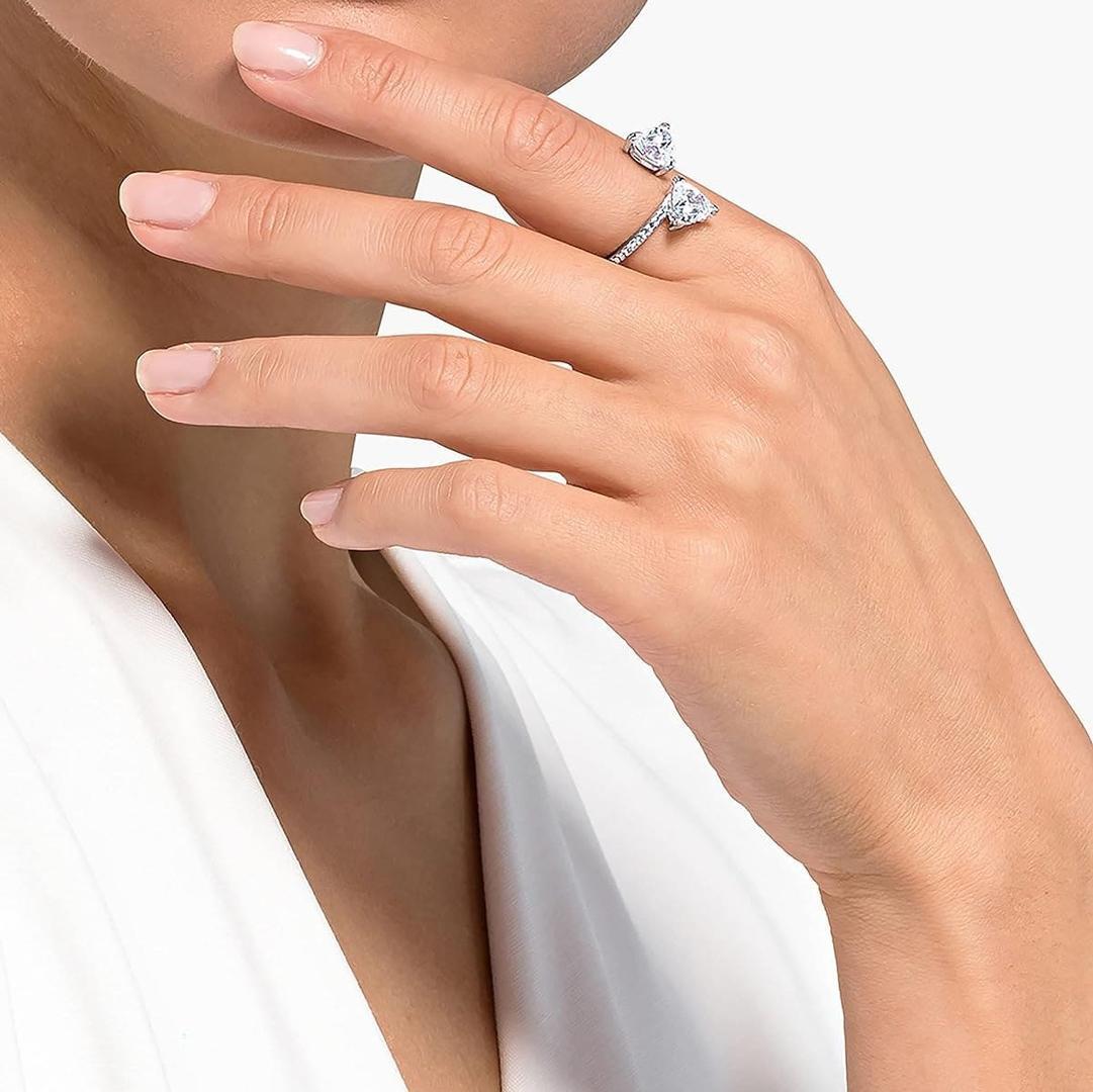El anillo Attract Soul con corazón blanco de Swarovski al que reta el nuevo de Pandora