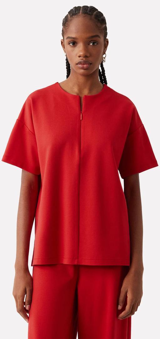 La camiseta con cuello redondo de color rojo de Parfois