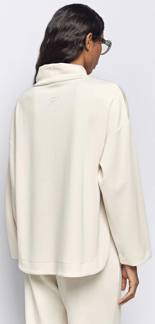 La nueva sudadera con capucha de color blanca de Parfois