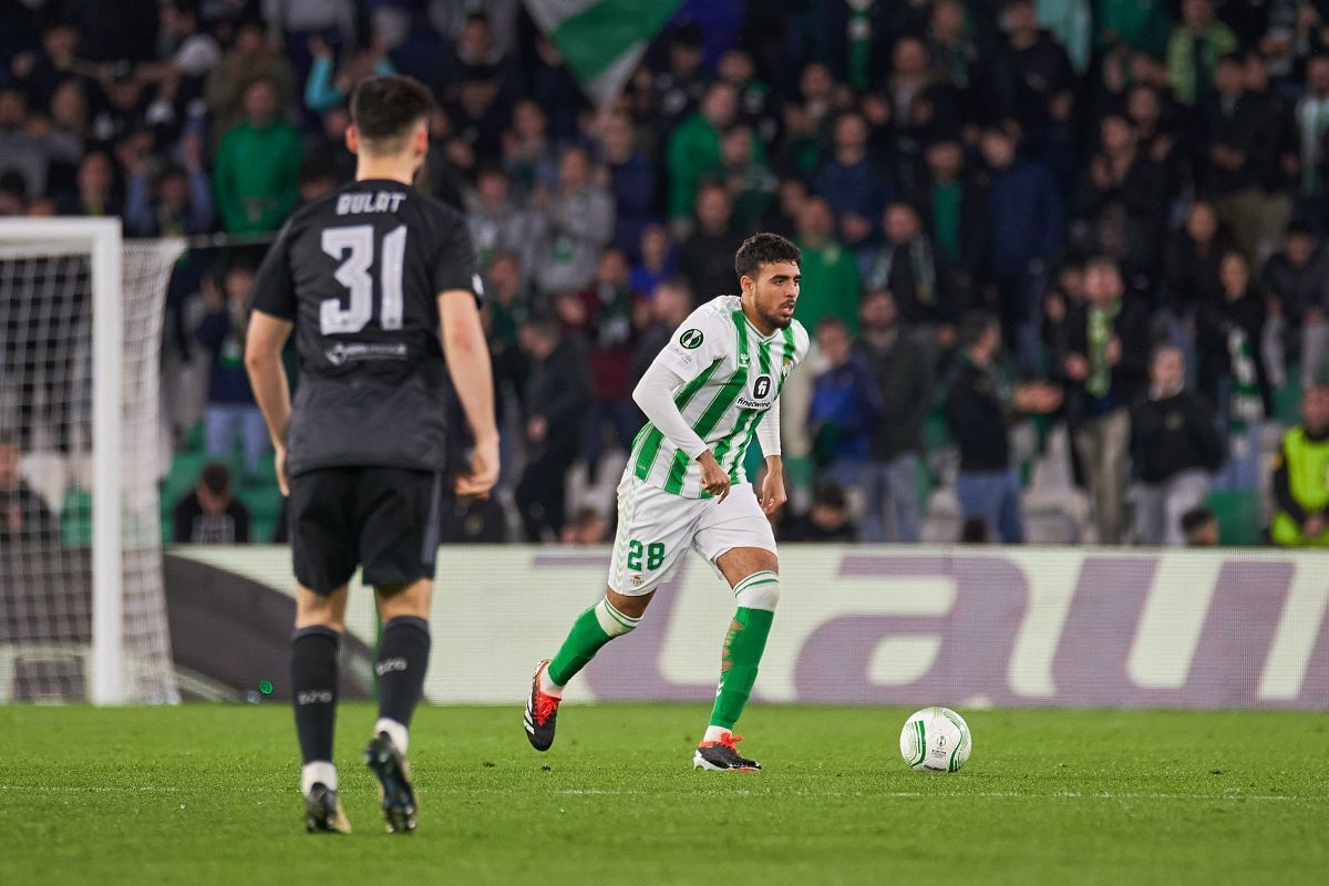 Chadi Riad en el Real Betis - Dinamo Zagreb | Salvador López Medina para El MIRA