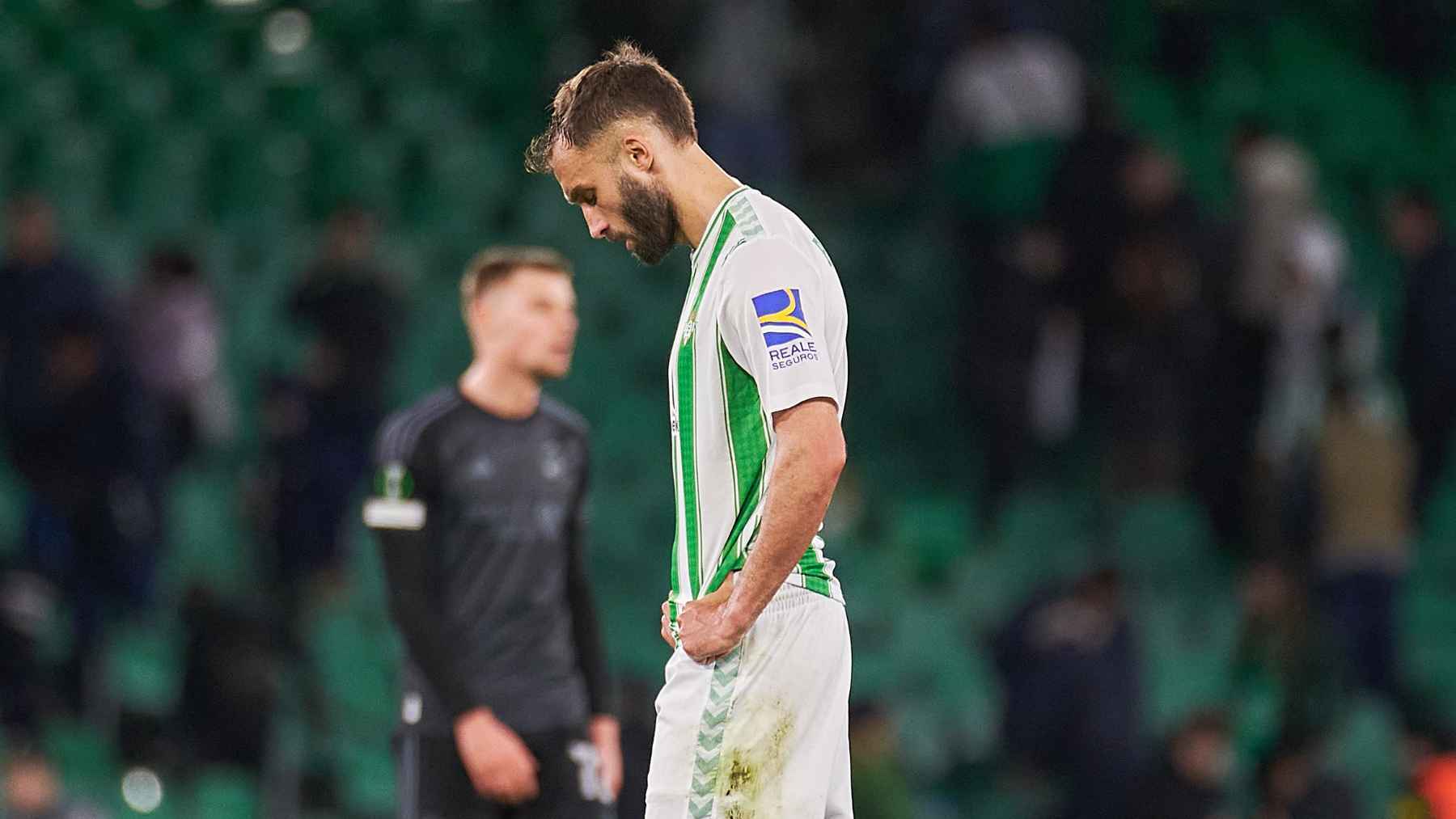 Germán Pezzella se lamenta en el Real Betis - Dinamo Zagreb | Salvador López Medina para El MIRA