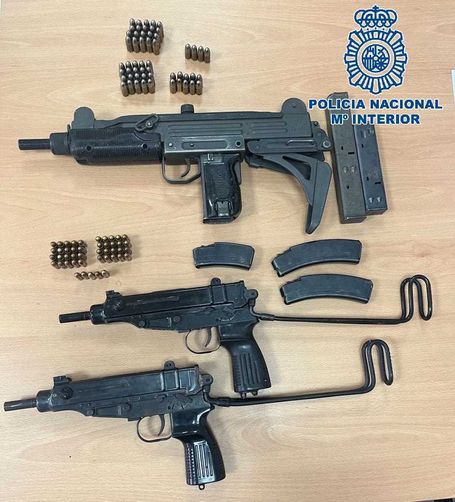 3 subfusiles intervenidos en una guardería de Rota