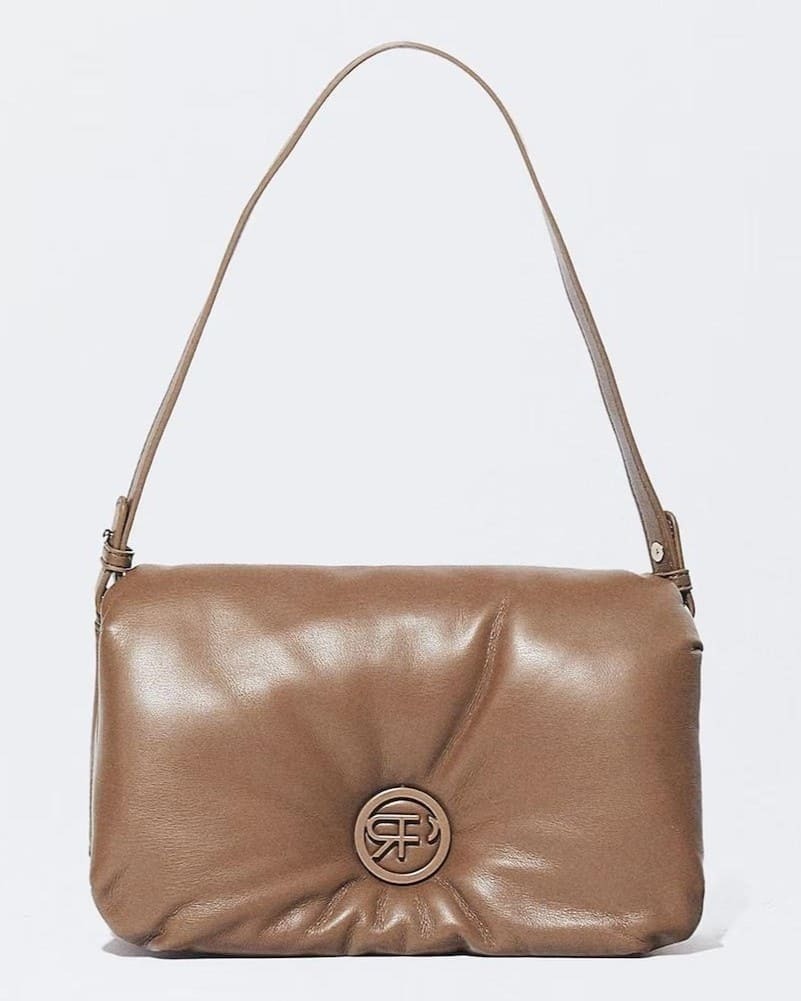 Bolso de hombro acolchado con cierre de imán