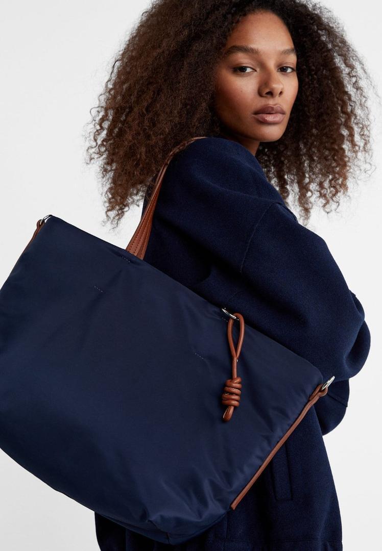 Bolso shopper tejido y discreto