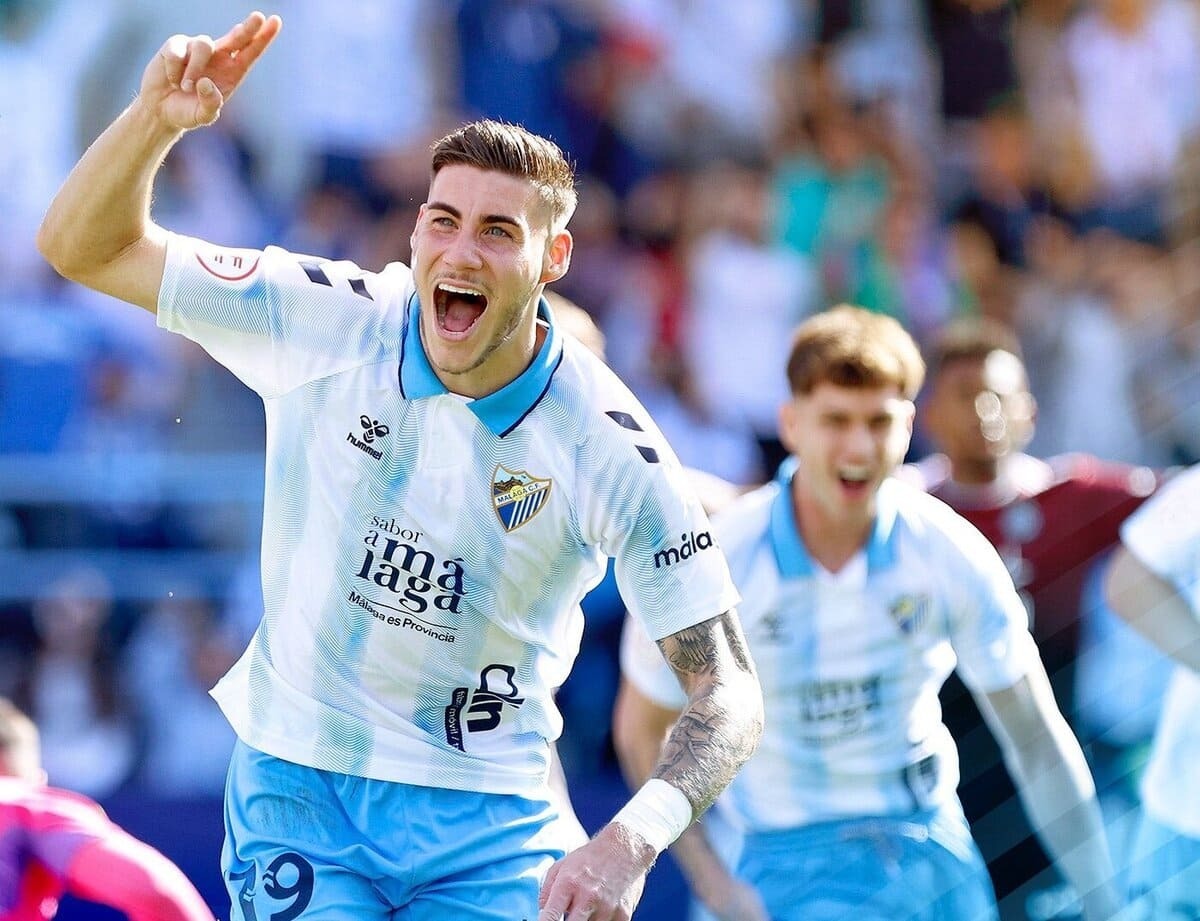 Roberto tras marcar para el Málaga CF ante el Recreativo de Huelva en La Rosaleda