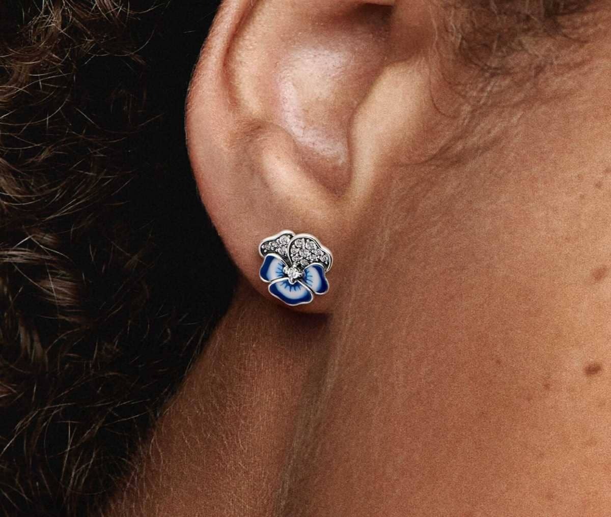 Pendientes de botón Flor Pensamiento Azul de Pandora