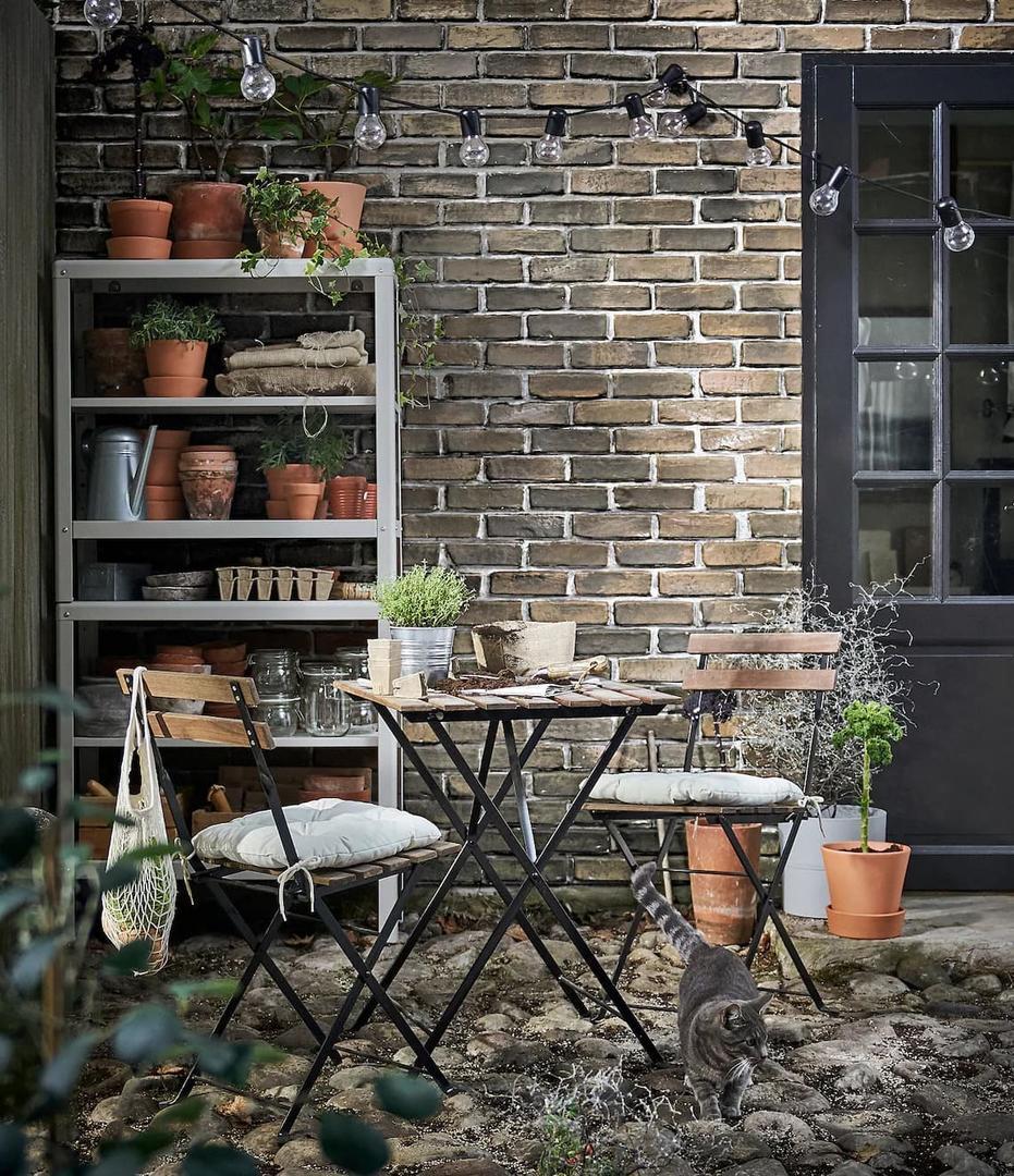 El conjunto de mesa con 2 sillas de exterior de madera TÄRNÖ de Ikea