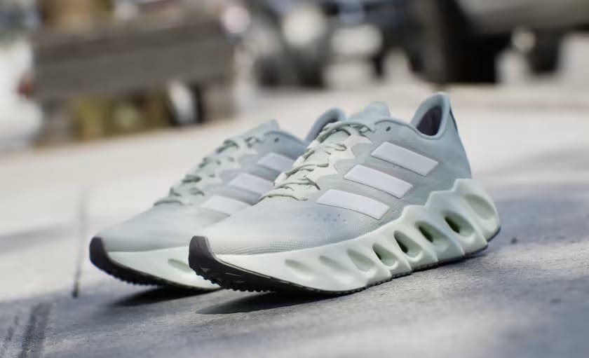 Las zapatillas Switch FWD Running de Adidas con estilo retrofuturista