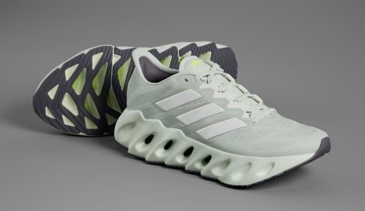 Las zapatillas Switch FWD Running de Adidas con estilo retrofuturista