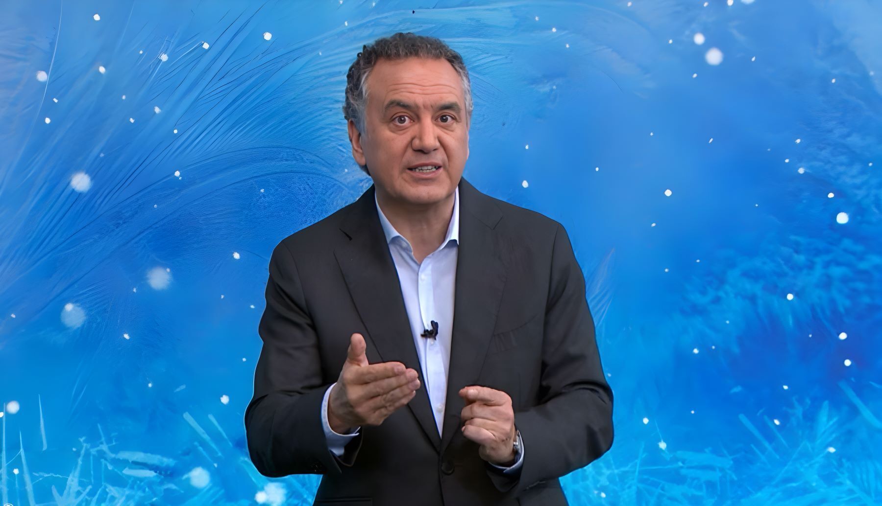 Roberto Brasero anuncia el tiempo en Antena 3