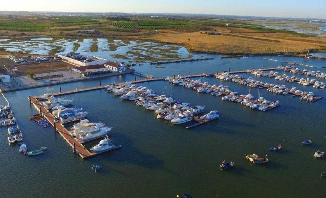 Restaurante Barlovento en Puerto Deportivo El Terrón (Lepe)