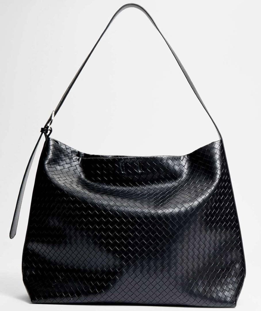 Bolso hombro trenzado de Stradivarius