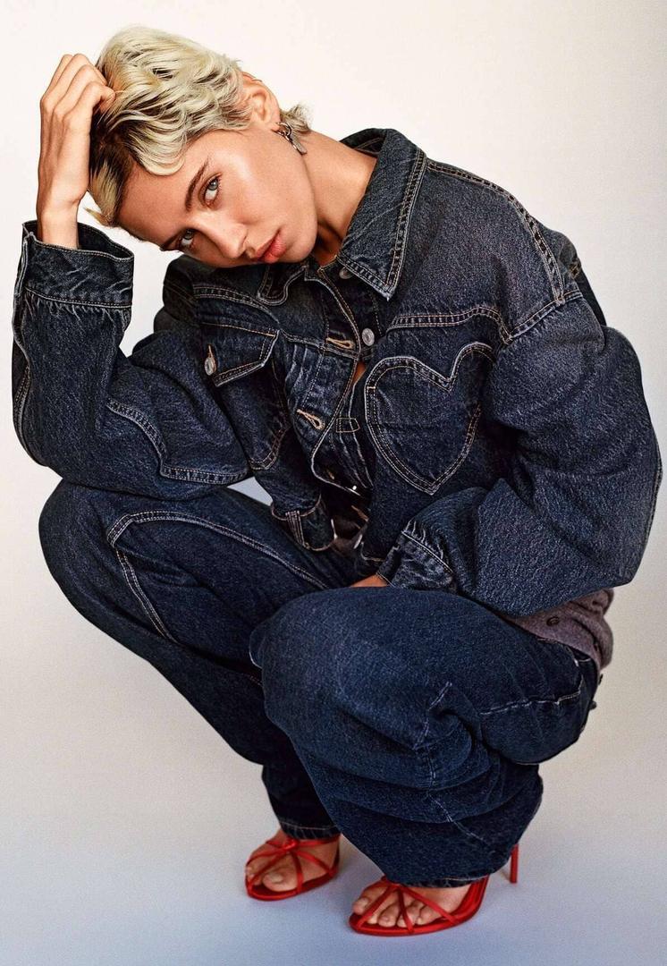 Los pantalones vaqueros TRF rectos de corazón y tiro medio de Zara