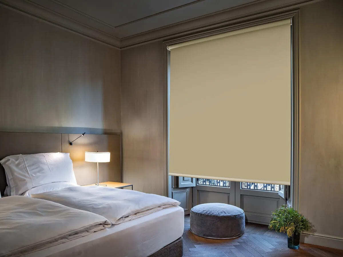 El estor enrollable Black Out beige de Leroy Merlin