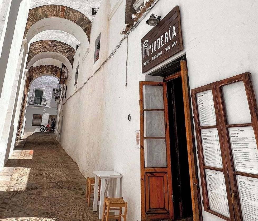 Taberna de La Judería de Vejer. Foto vía Instagram: @lajuderiadevejer