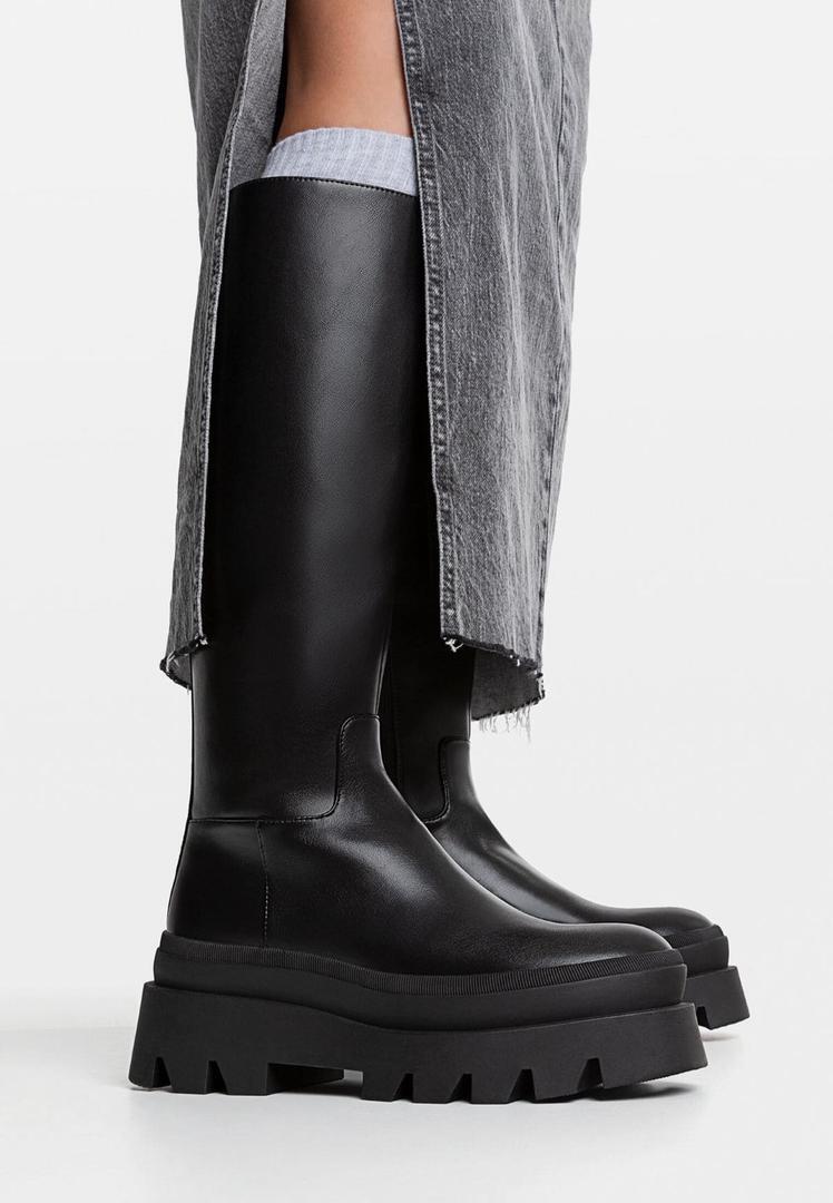 Botas planas con suela efecto track