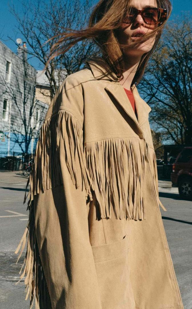 Cazadora piel flecos de Zara