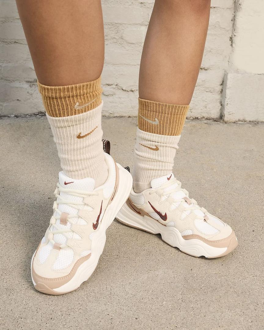 Las zapatillas Nike Tech Hera de diseño vintage