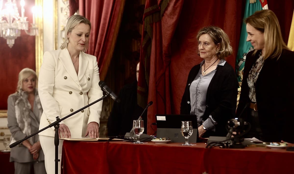 Toma de posesión de la diputada Ana Ruiz