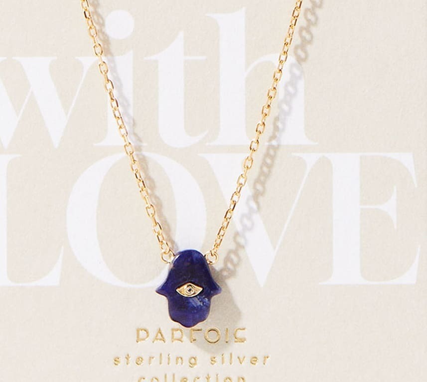 Collar de plata 925 con piedra sodalita motivo mano de Fatima de Parfois