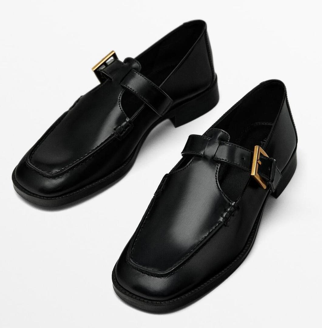 Mocasines con detalle decorativo de hebilla