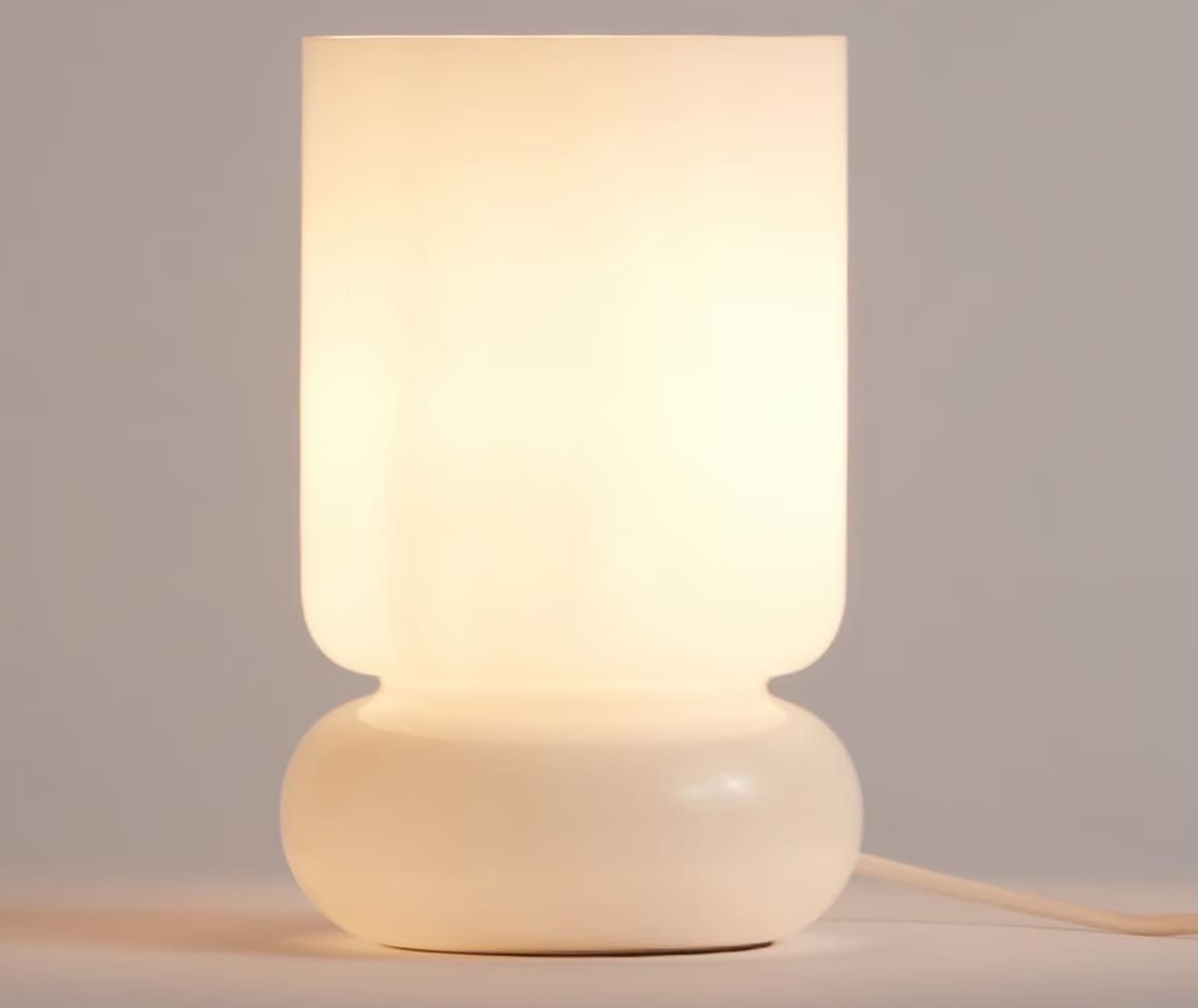 La lámpara de mesa Lara de El Corte Inglés