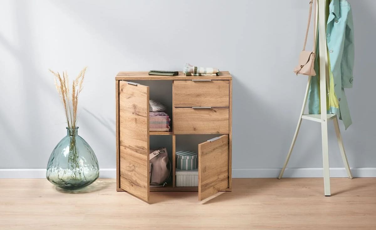 La cómoda con dos puertas y dos cajones Verona de Lidl