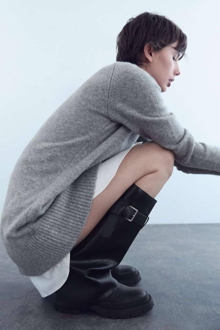 Las botas altas de polaina con hebilla de Zara