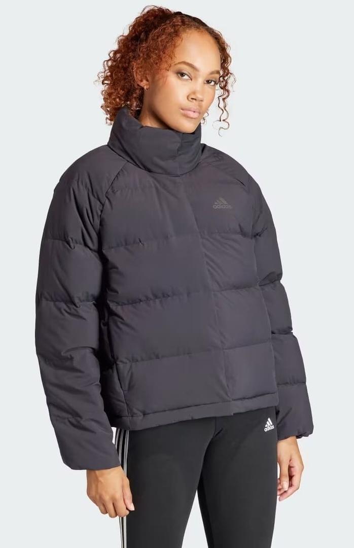 La chaqueta de plumón Helionic Relaxed de color negro de Adidas