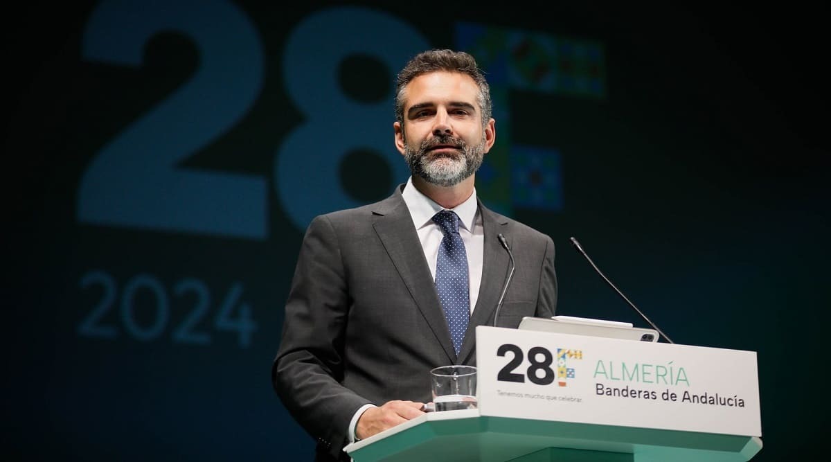 Ramón Fernández-Pacheco, durante al acto de entrega de las Banderías de Andalucía de Almería