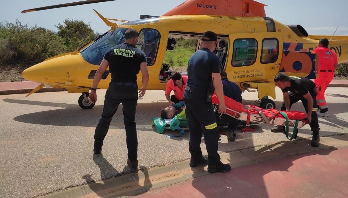 Bomberos de Marbella durante una actuación anterior