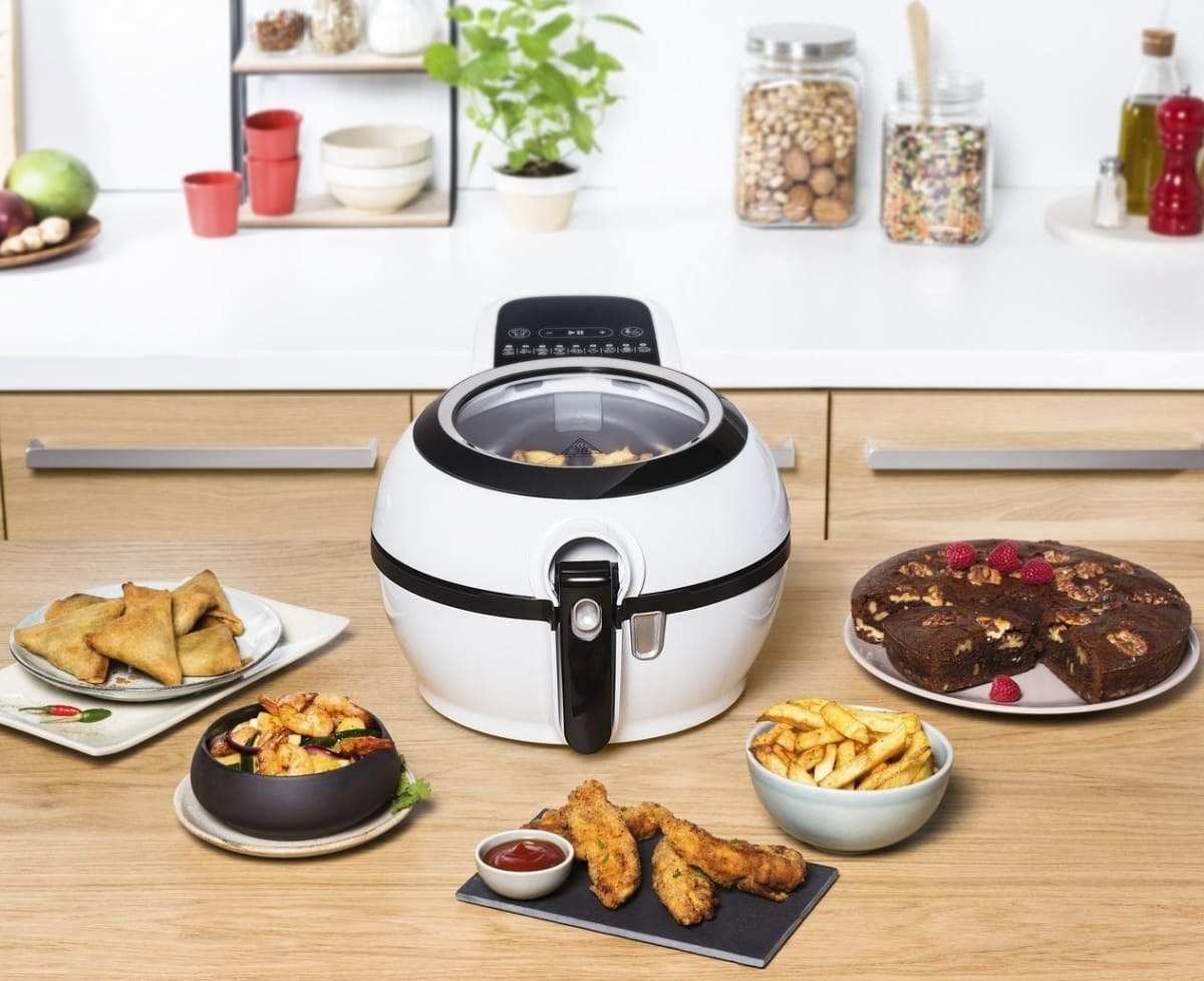 La freidora de aire sin aceite Tefal de 1350 W blanca en Carrefour