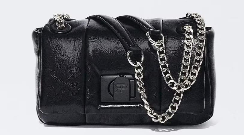 Bolso de hombro acolchado convertible a bandolera con asa de cadena