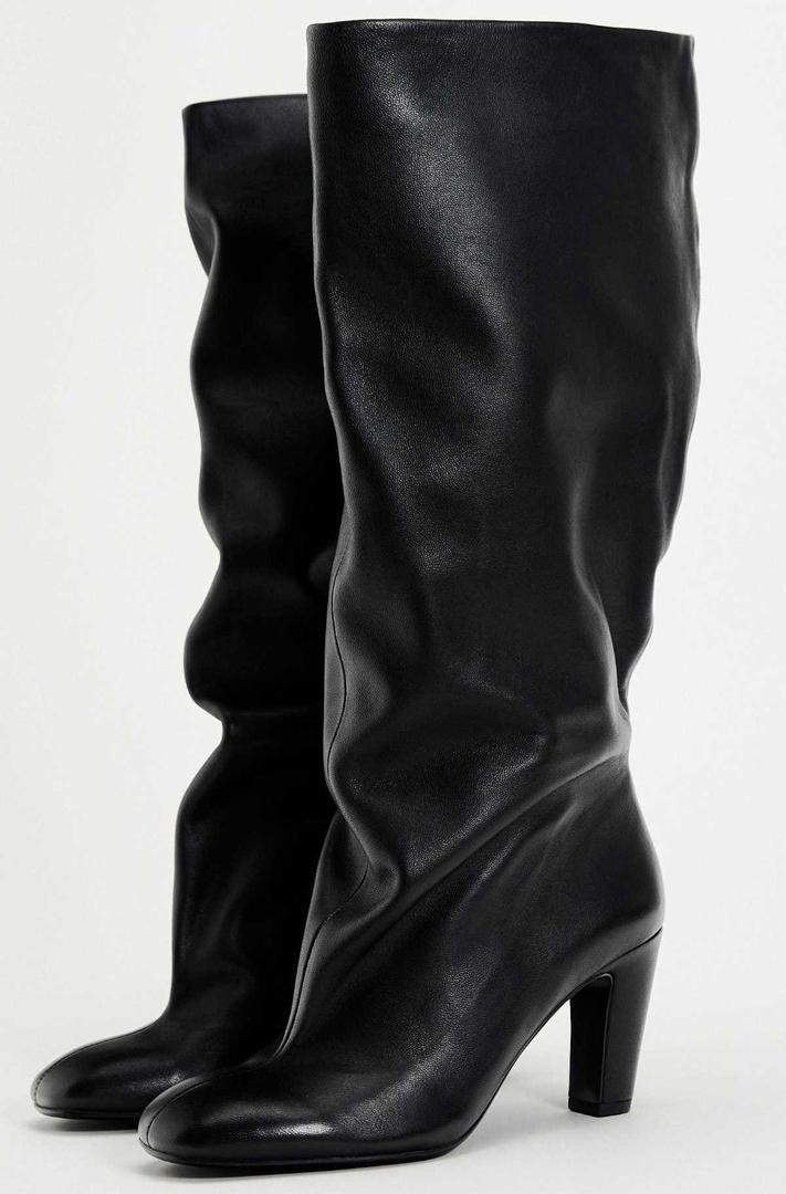 Bota tacón piel soft de Zara