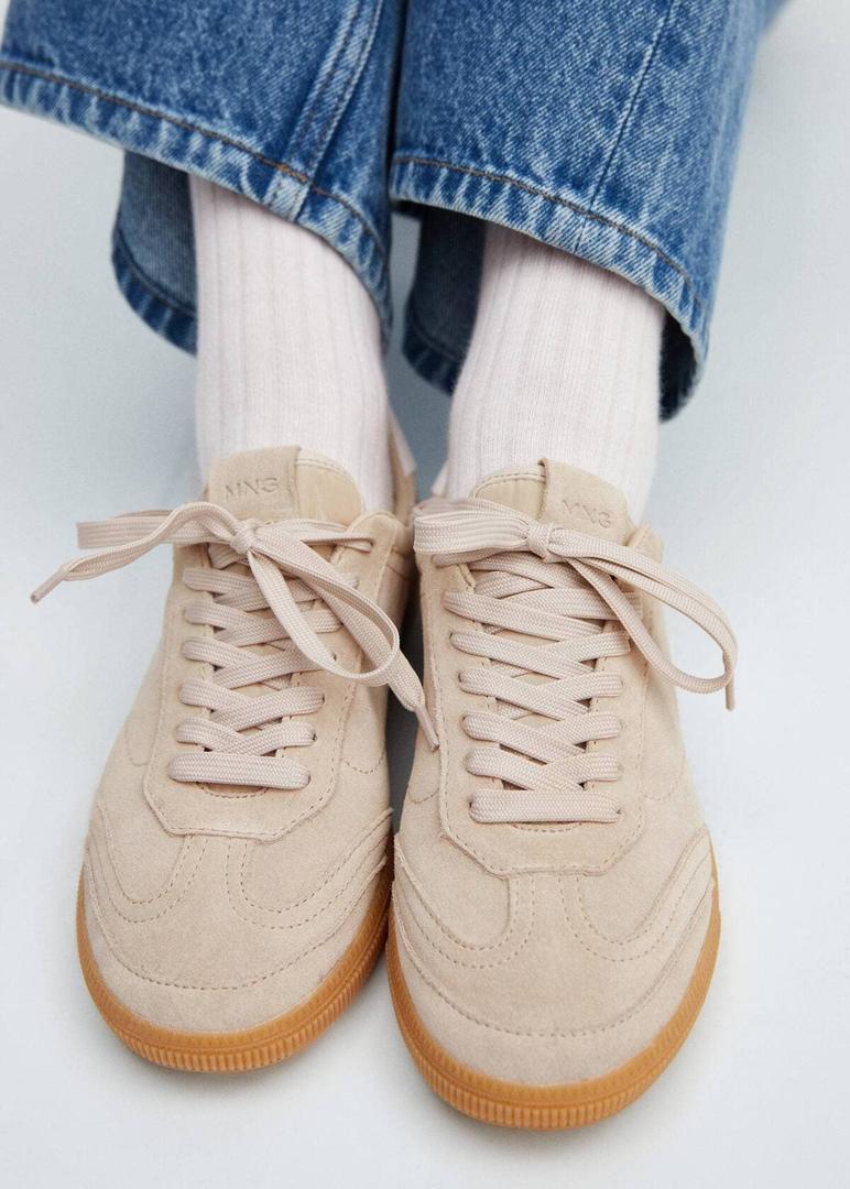 Las zapatillas deportivas de piel con cordones de color beige de Mango