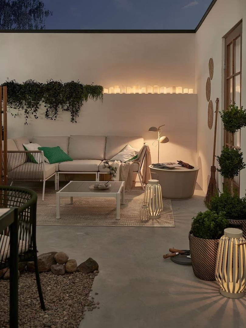 El sofá de tres plazas de esquina exterior blanco y beige SEGERÖN de Ikea