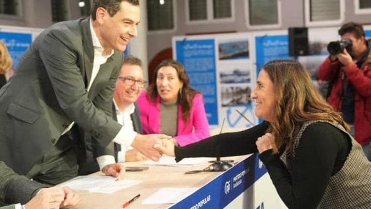 Beatriz Jurado saluda a Juanma Moreno