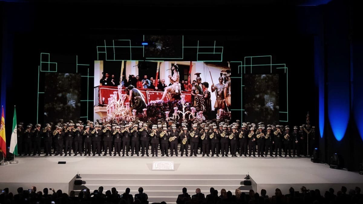 Rosario de Cádiz hizo llegar su 'Eternidad' al Teatro de la Maestranza